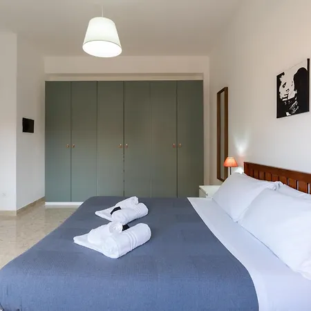 Appartement Contemporary Artist - *