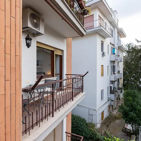 Contemporary Artist - Apartamento