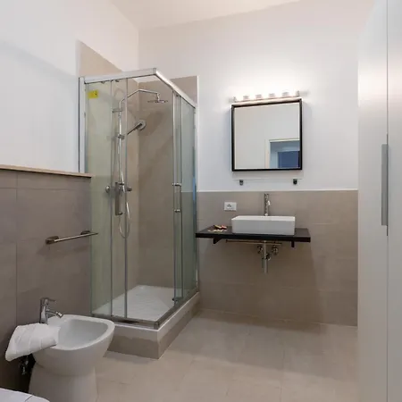 Contemporary Artist - Apartamento