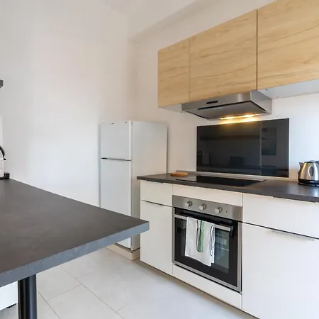 Contemporary Artist - Appartement *
