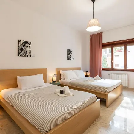 Contemporary Artist - * Roma